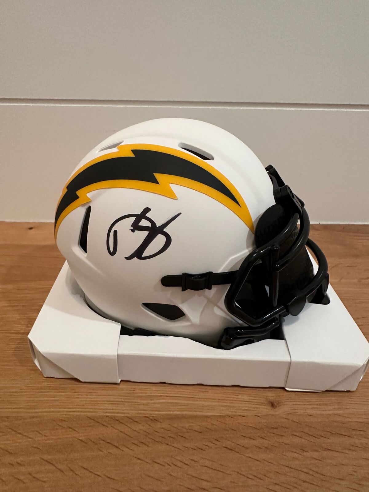 Darren Sproles Signed Chargers Lunar Eclipse Mini Helmet – Beckett Witnessed COA