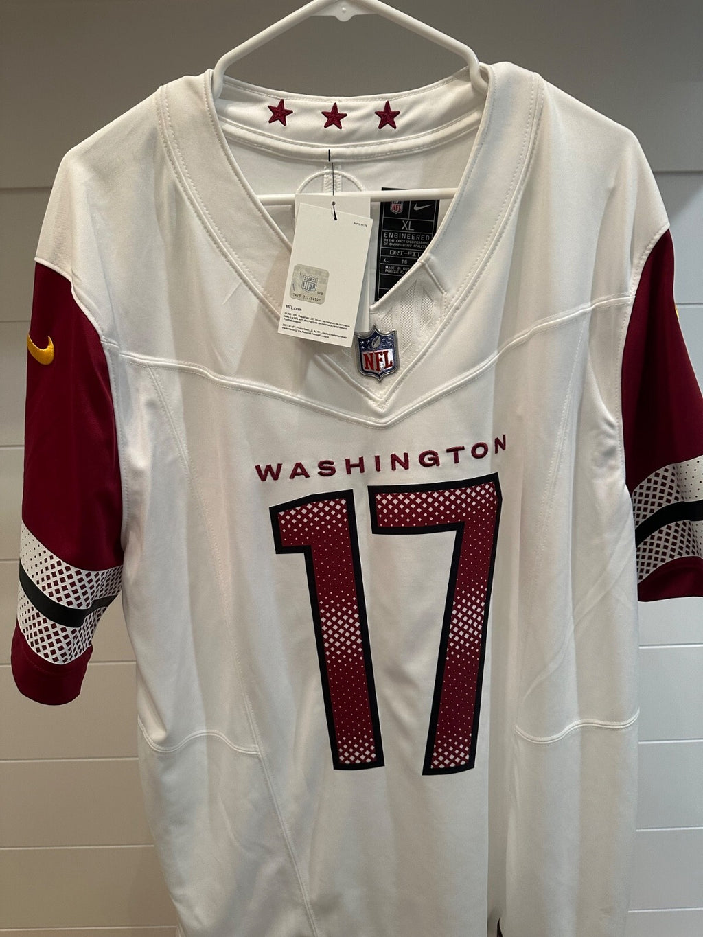 Terry McLaurin Signed Washington Commanders Nike Jersey – Beckett Witnessed – XL