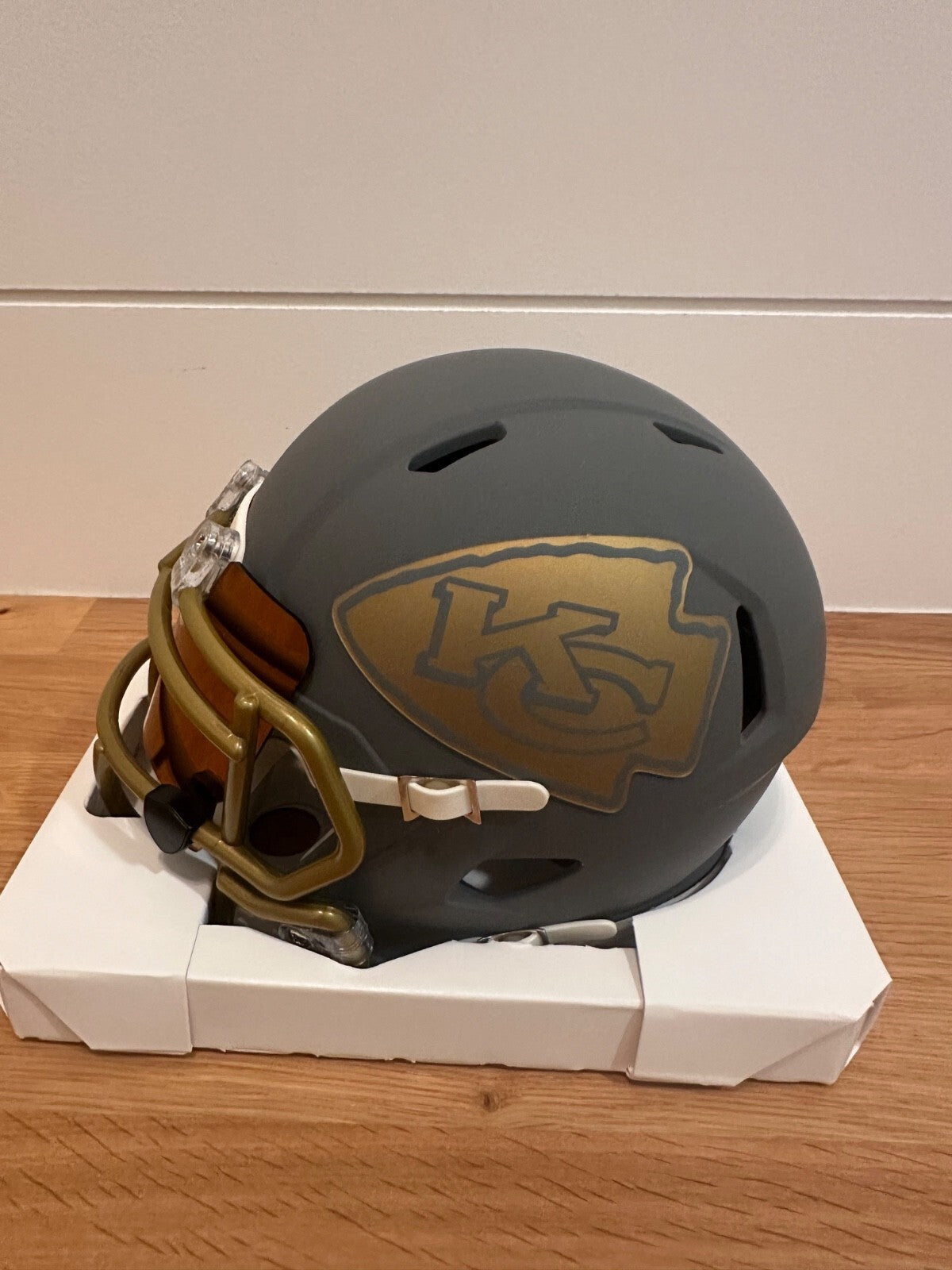 Dwayne Bowe Signed Chiefs Slate Mini Helmet – JSA Witnessed