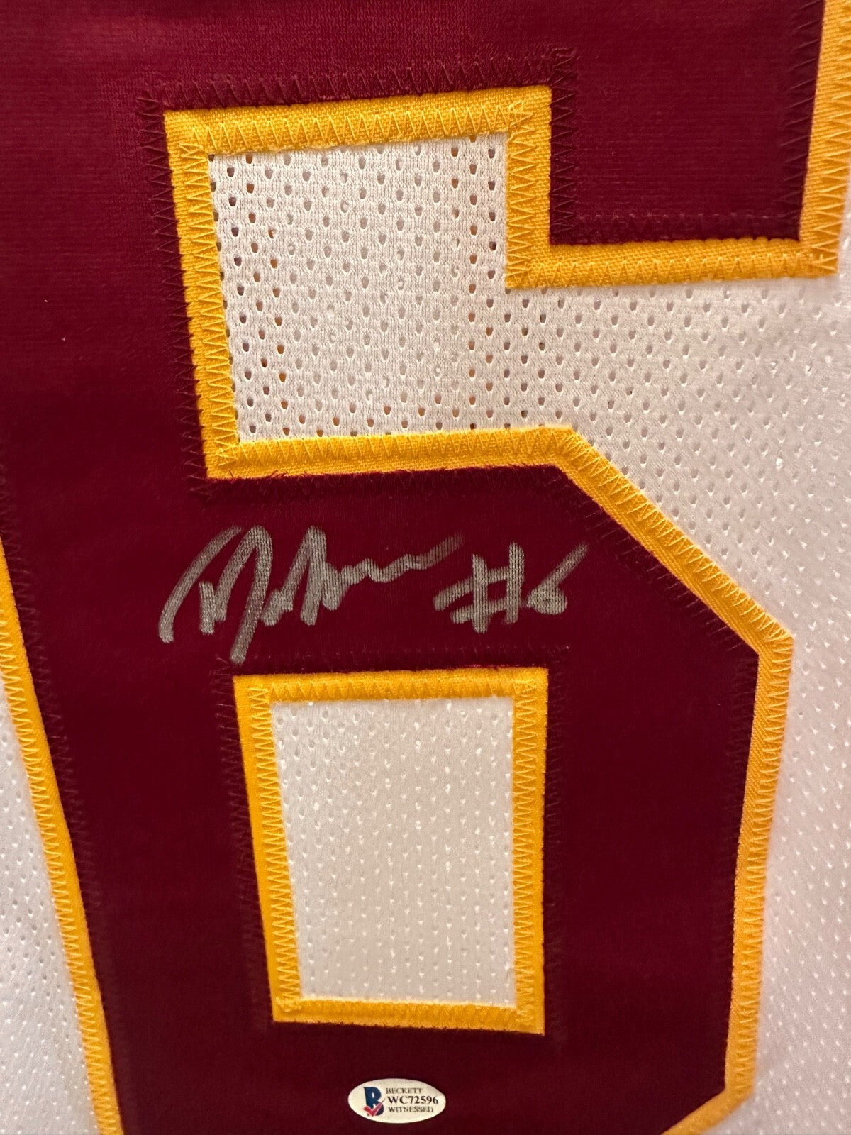 Tyler Johnson Signed Minnesota Golden Gophers #6 Jersey – Beckett Witnessed