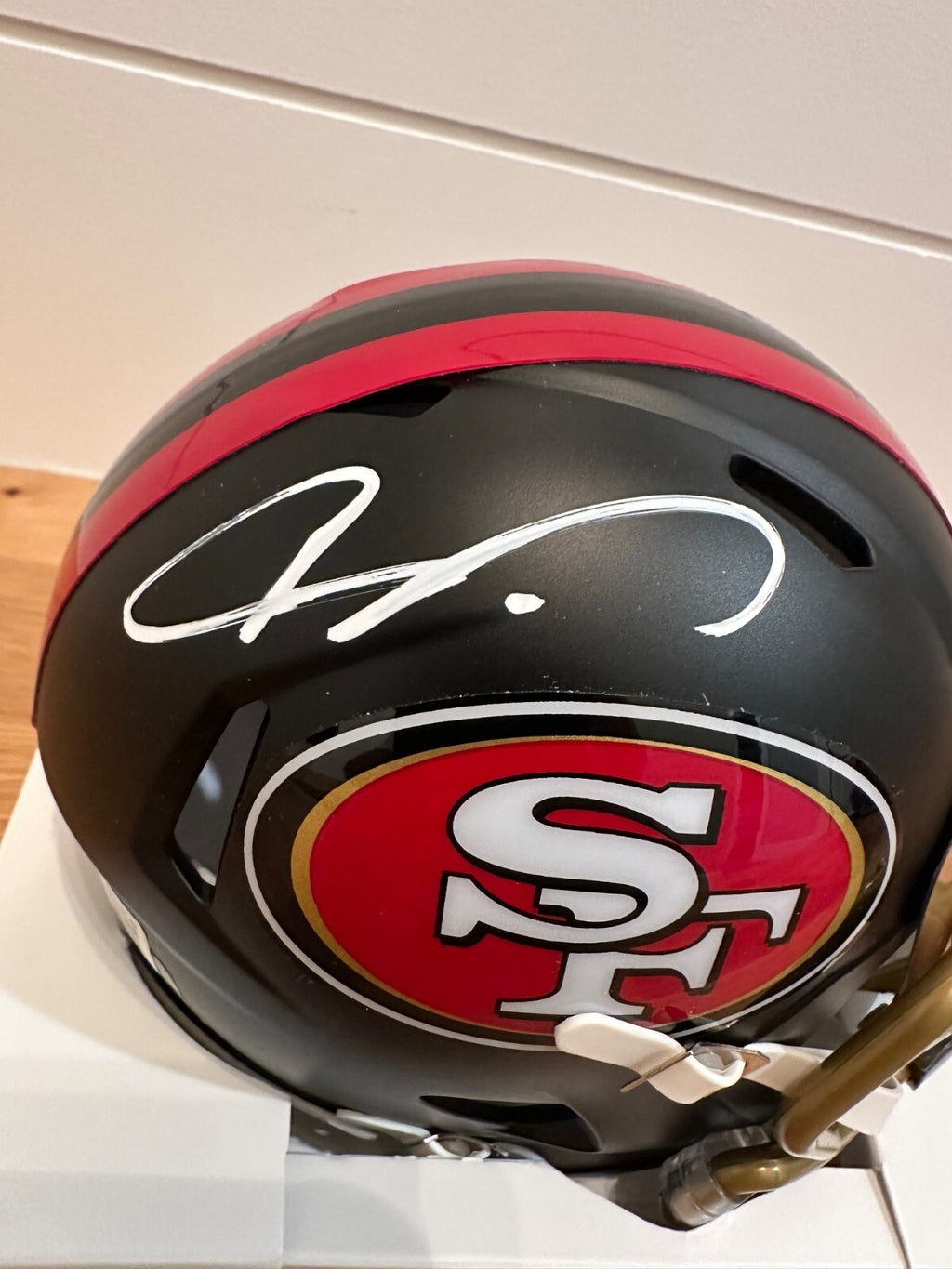 Vernon Davis Signed 49ers Black Eclipse Mini Helmet – Beckett Witnessed