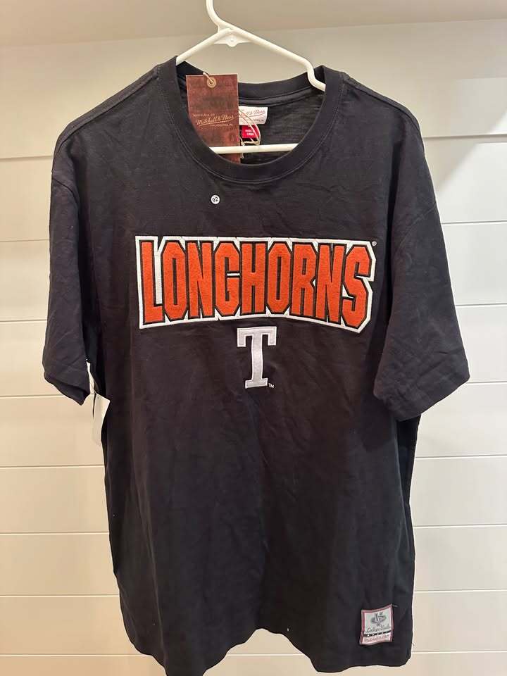 Mitchell & Ness Texas Longhorns Embroidered T-Shirt Large NWT NCAA College Vault