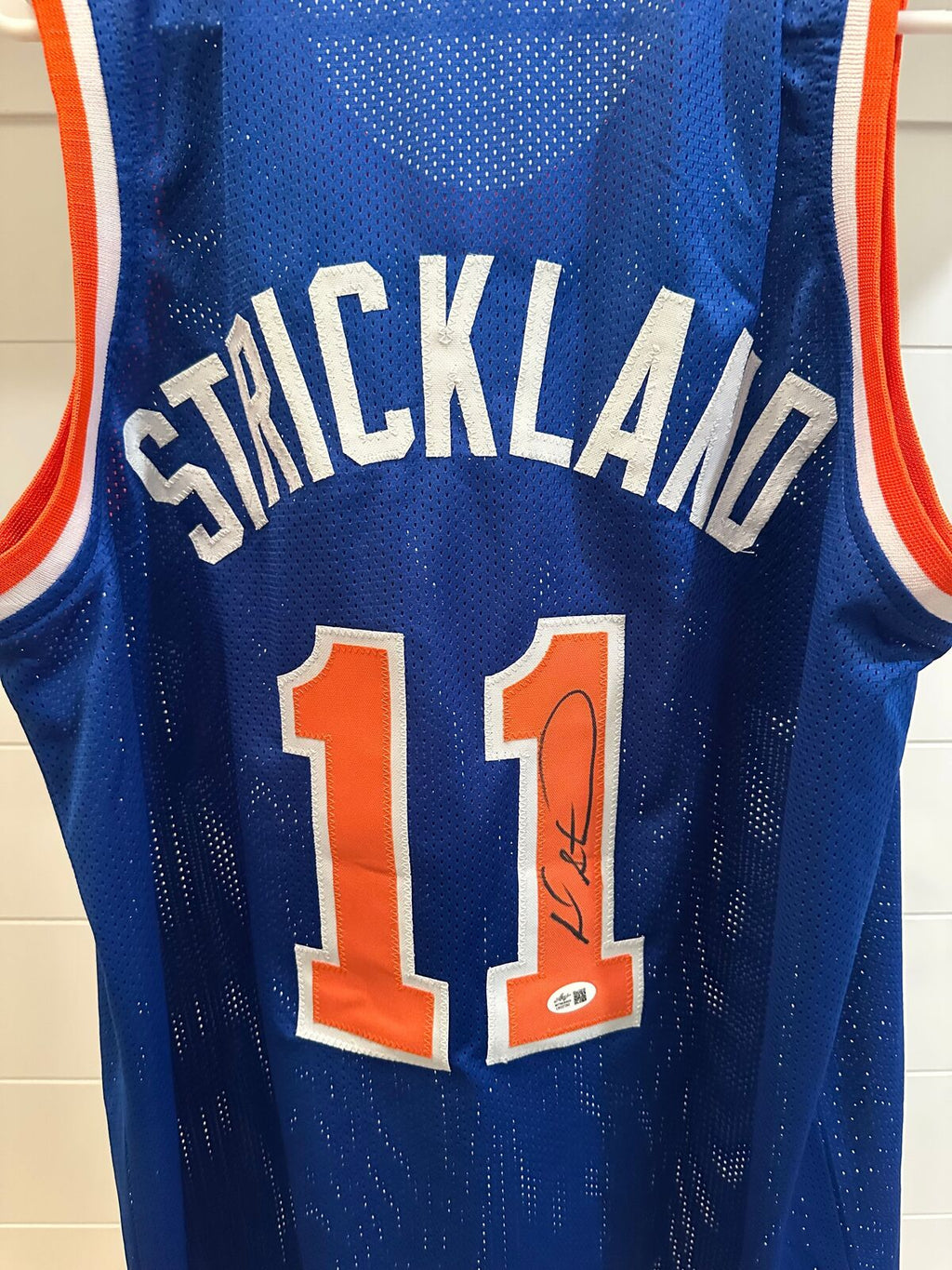 Rod Strickland Signed New York Knicks #11 Basketball Jersey – Leaf Witnessed COA