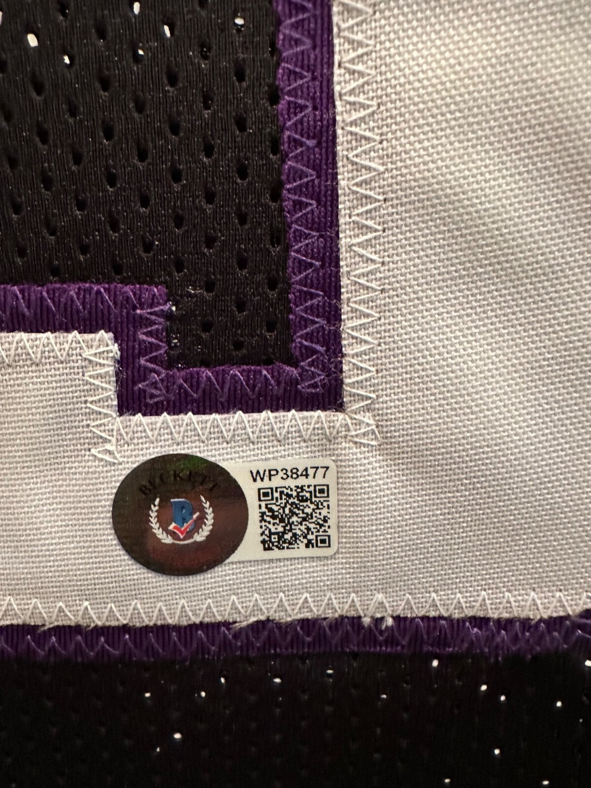 De’Aaron Fox Signed Sacramento Kings “Swipa” Jersey – Beckett Witnessed