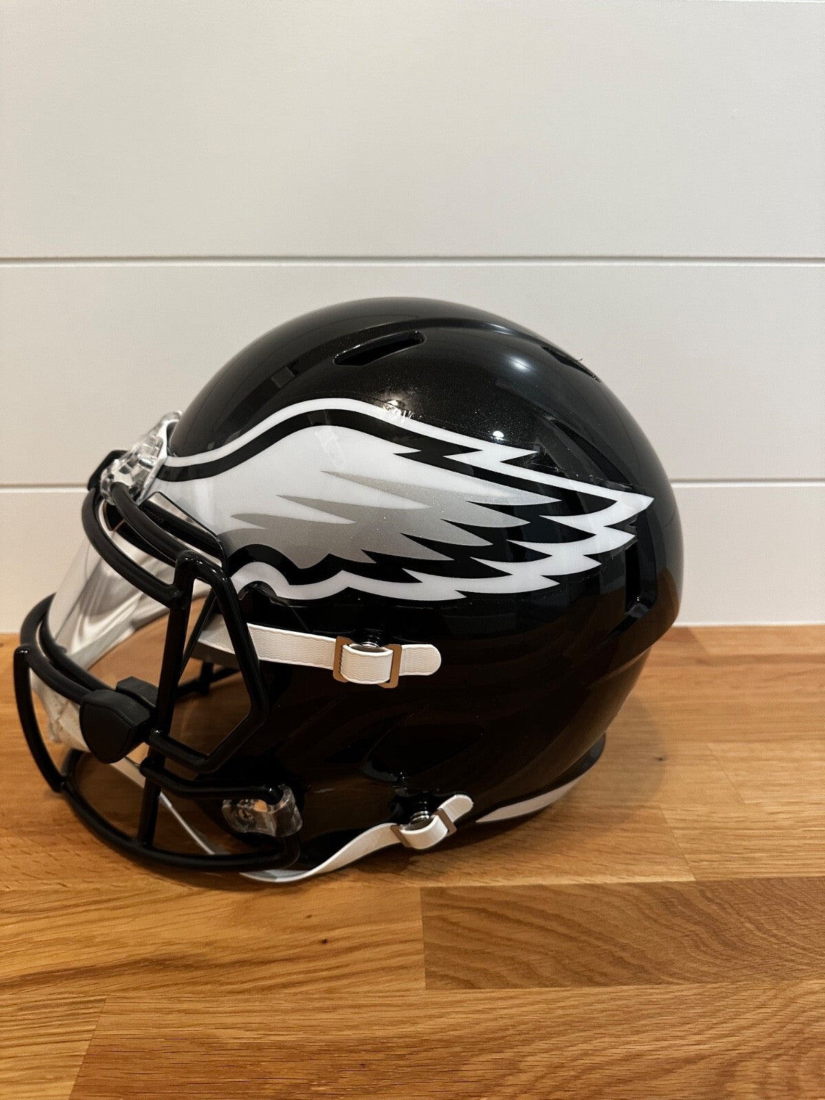 LeGarrette Blount Signed Eagles Black Full-Size Helmet – Leaf Witnessed