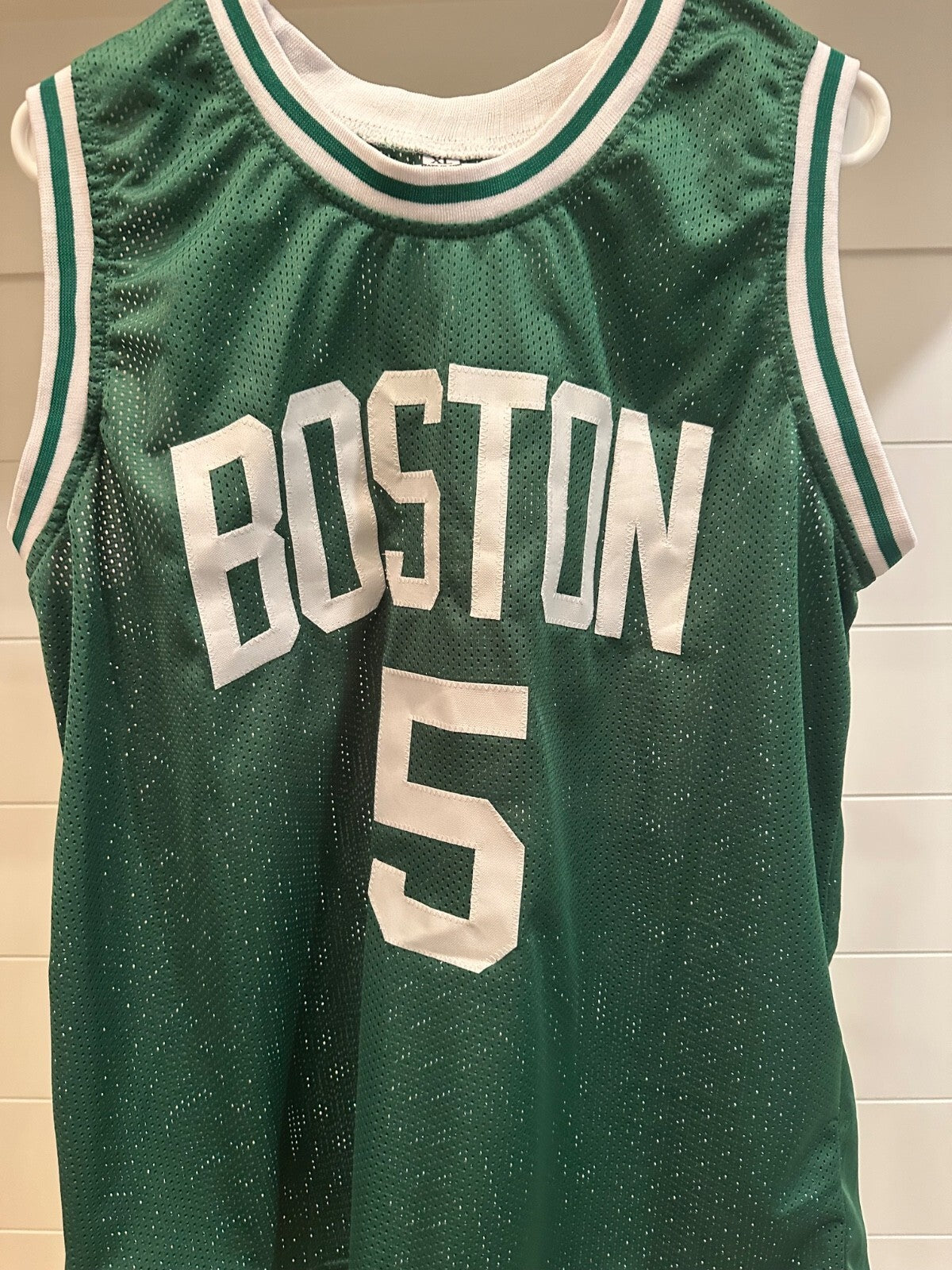 Kevin Garnett Signed Boston Celtics #5 Jersey – Beckett Witnessed